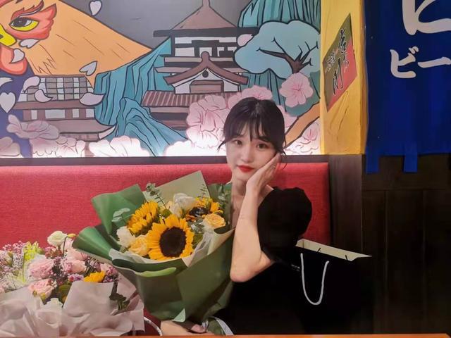 23岁女子夜班路上失联，没穿裤子成疑点？家属：衣着没有问题，是灯光问题