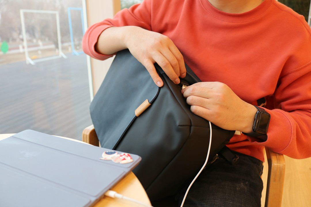 科技男的背包 藏万物 不拘于型——地平线8号零感通勤背包