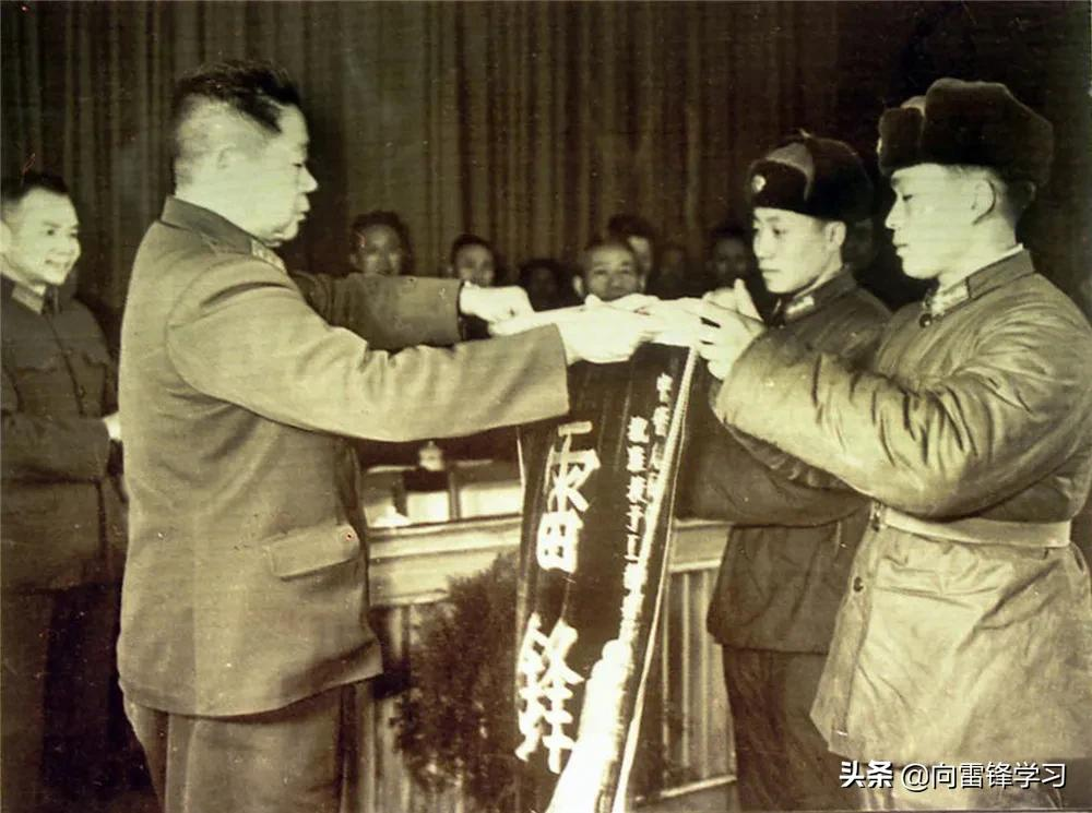 特殊的生日礼物，“雷锋班”荣誉柜