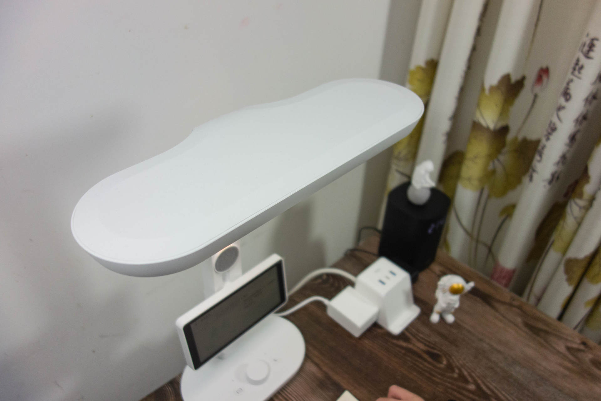 学习不能怠慢，眼睛不要再被伤害，碳氧护眼学习灯Pro必不可少