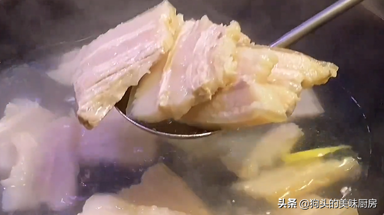 五花肉怎样做才软烂不油腻？大厨教你一个做法，出锅汤汁都不剩
