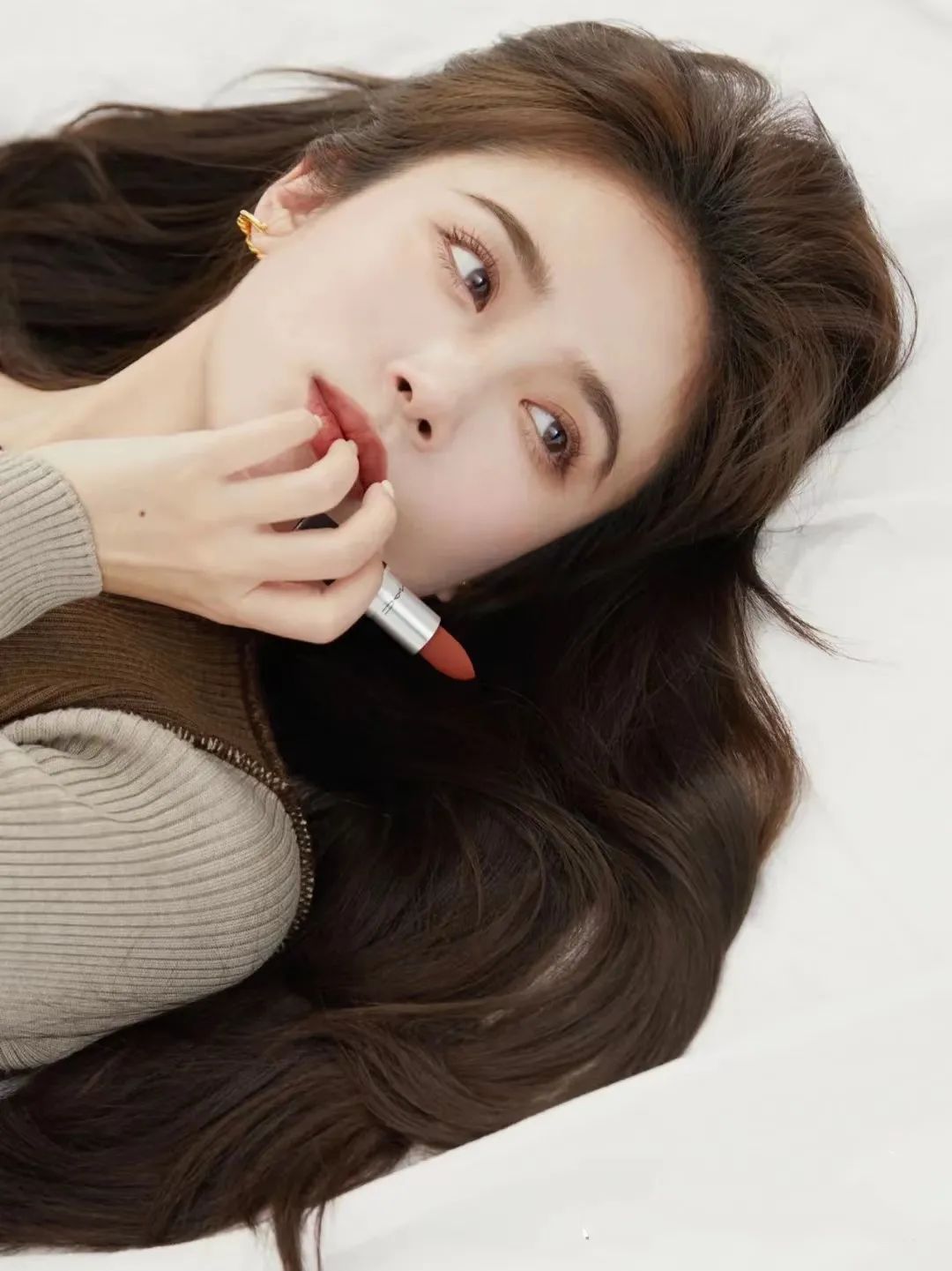 為什么現(xiàn)在很多女生不化妝只涂口紅？