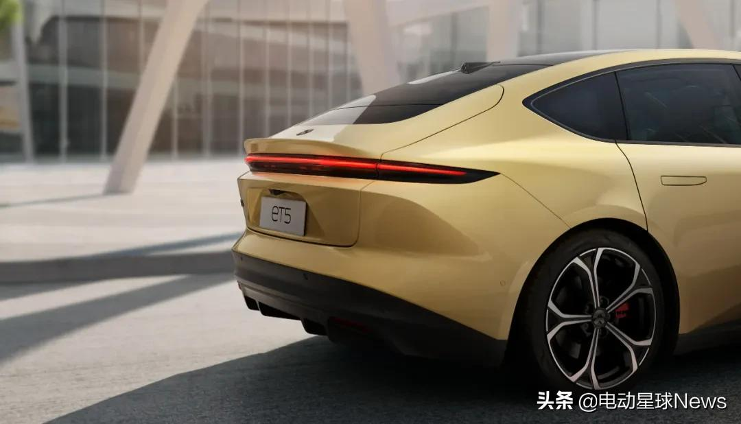 NIO Day 2021：ET5 BaaS后25.8万起售，订单挤爆APP，5真的大于3