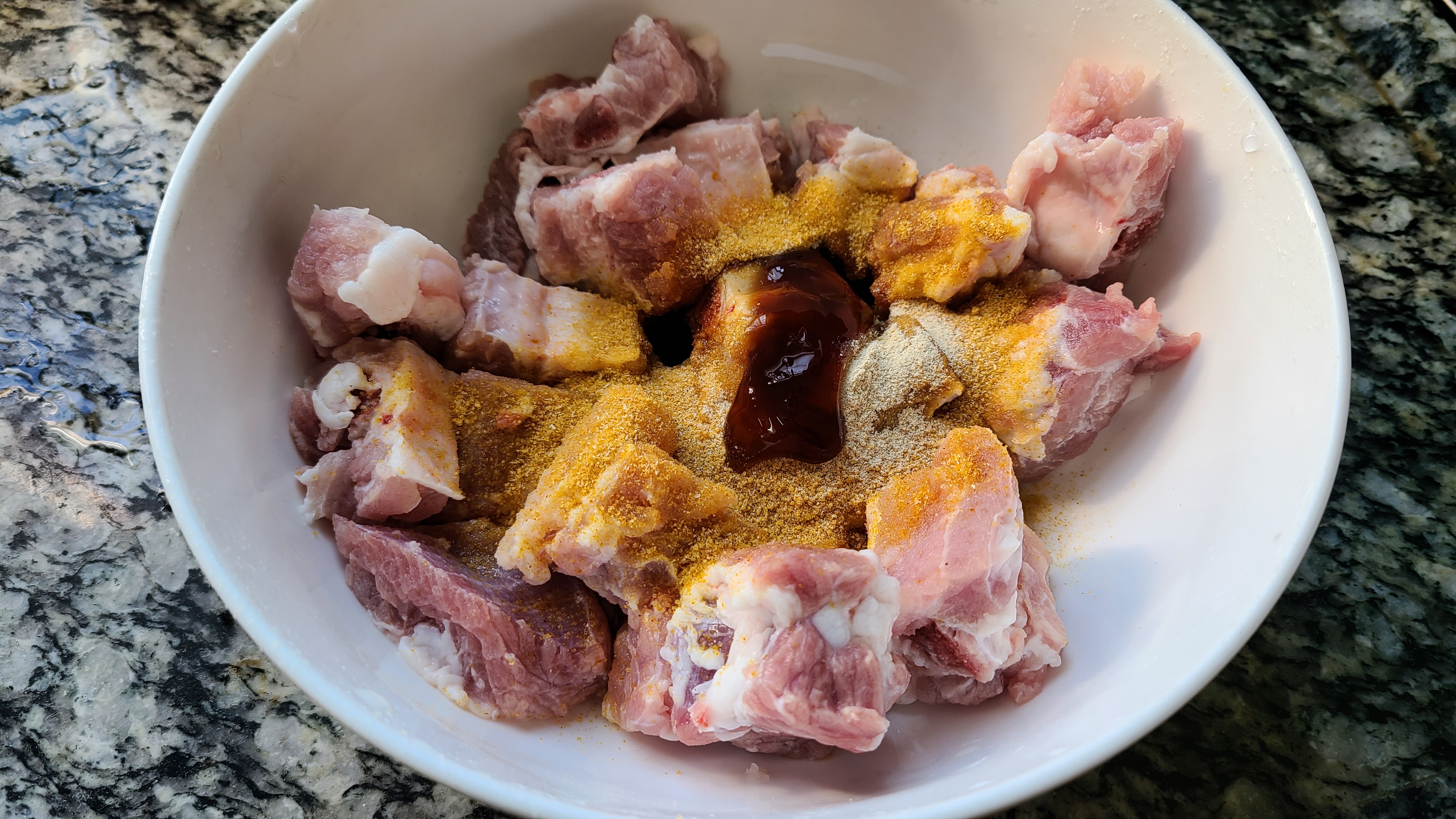 广东老厨师教的排骨做法，香喷喷的一道家常菜，好吃味浓