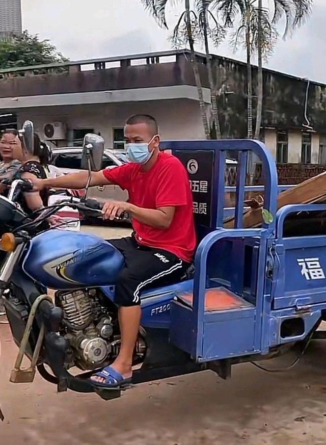 独爱三轮车！全红婵父亲不开50万豪车，红姐厨师大哥捡漏了