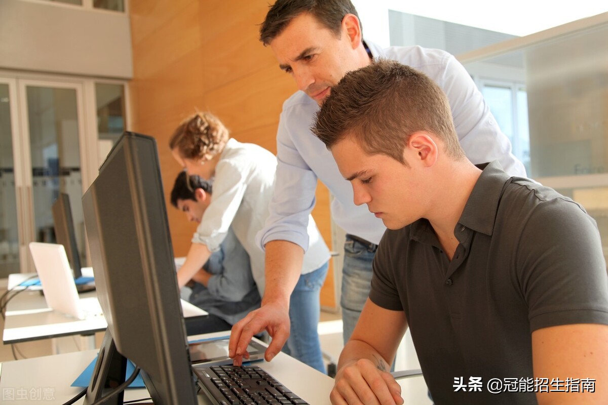 计算机专业的女生适合干什么工作?成都有哪些比较好的职校?
