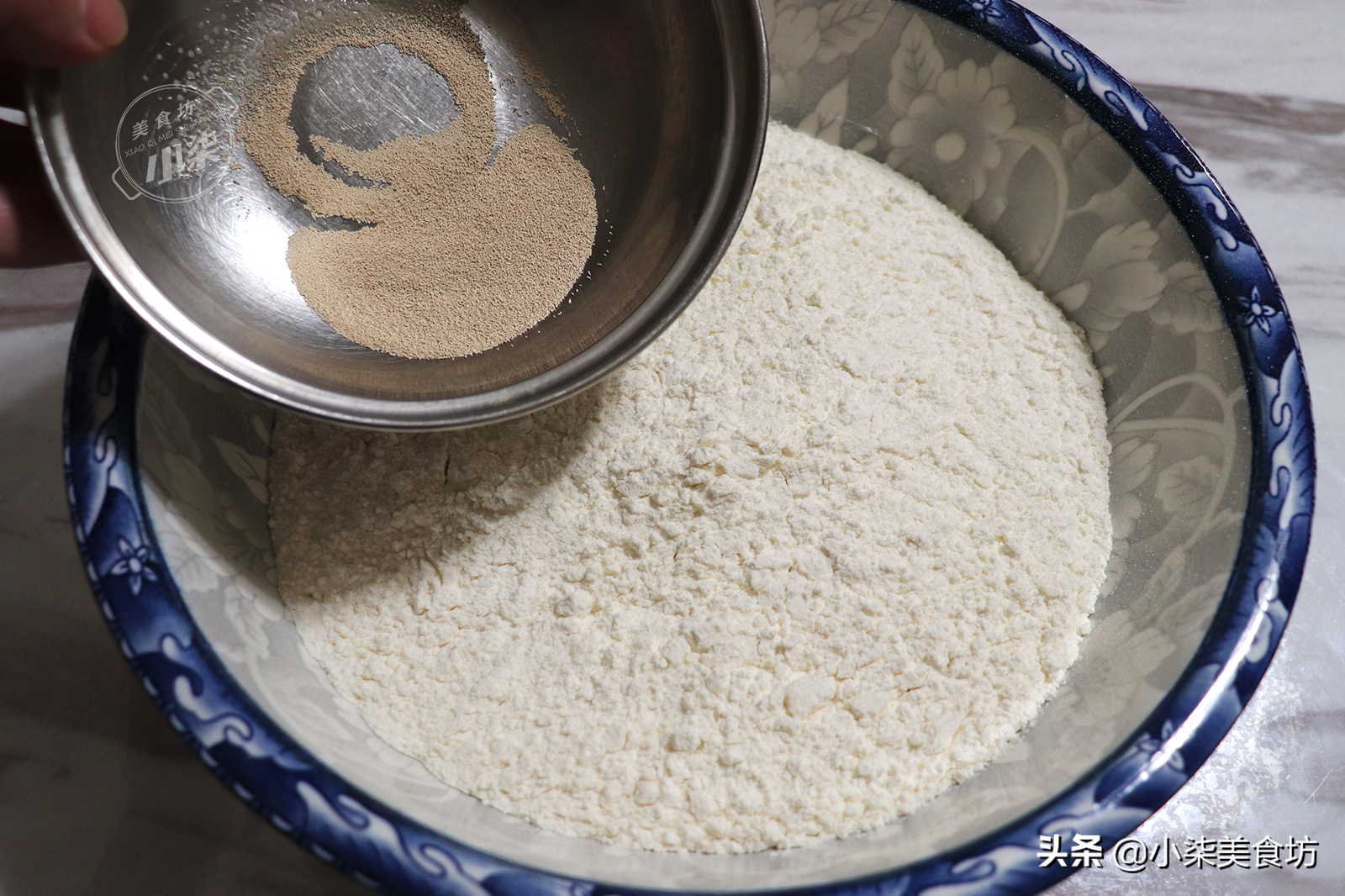 想吃酥掉渣饼，5分钟教会你，外酥里软又多层，一周吃7次都不嫌腻