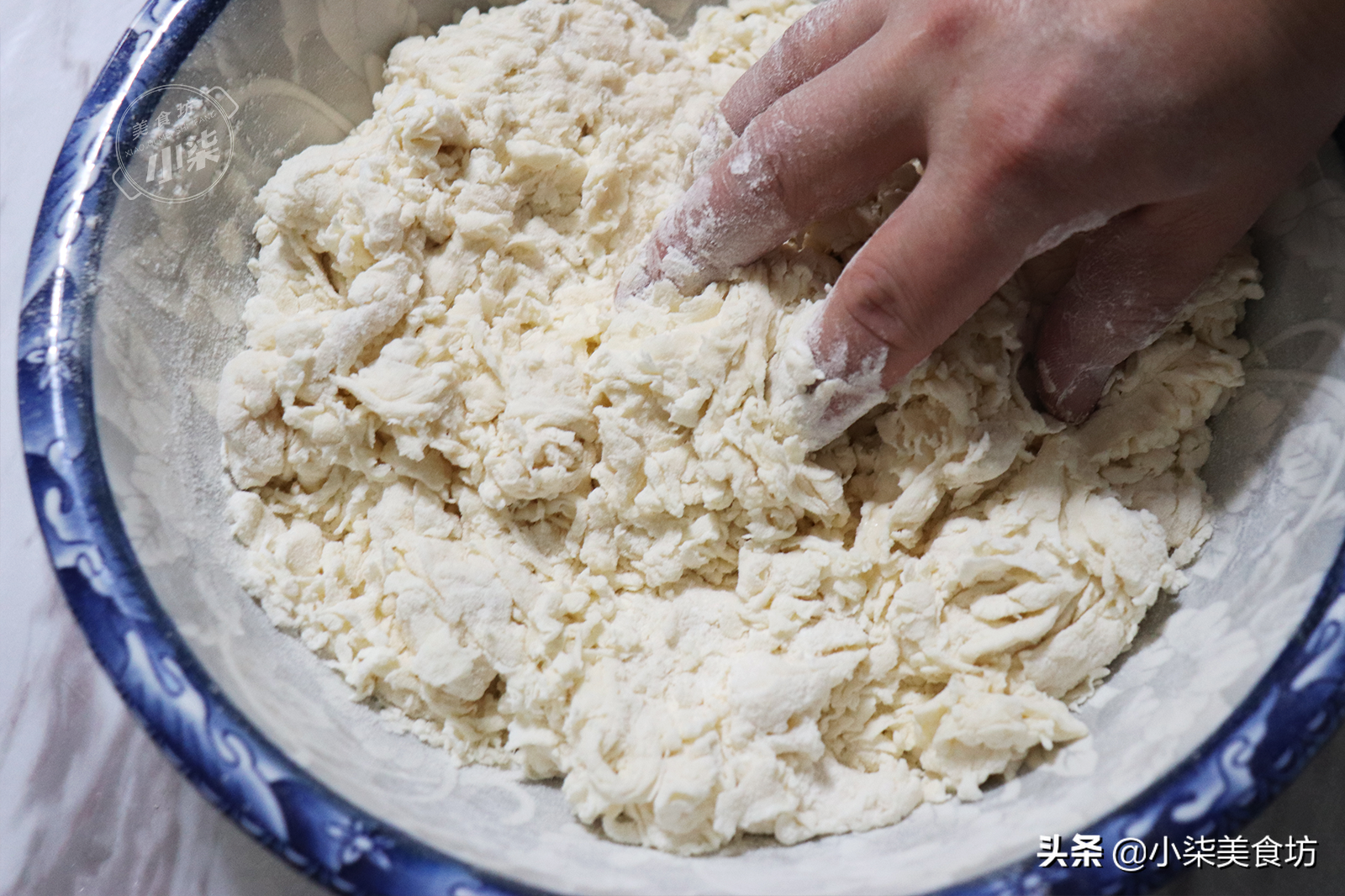 想吃酥掉渣饼，5分钟教会你，外酥里软又多层，一周吃7次都不嫌腻