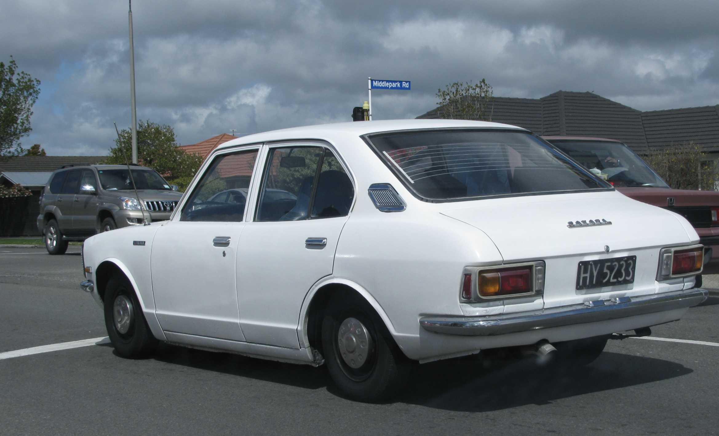 第一代卡罗拉成功打入美国市场,同时丰田还开发出"短跑者"(sprinter)