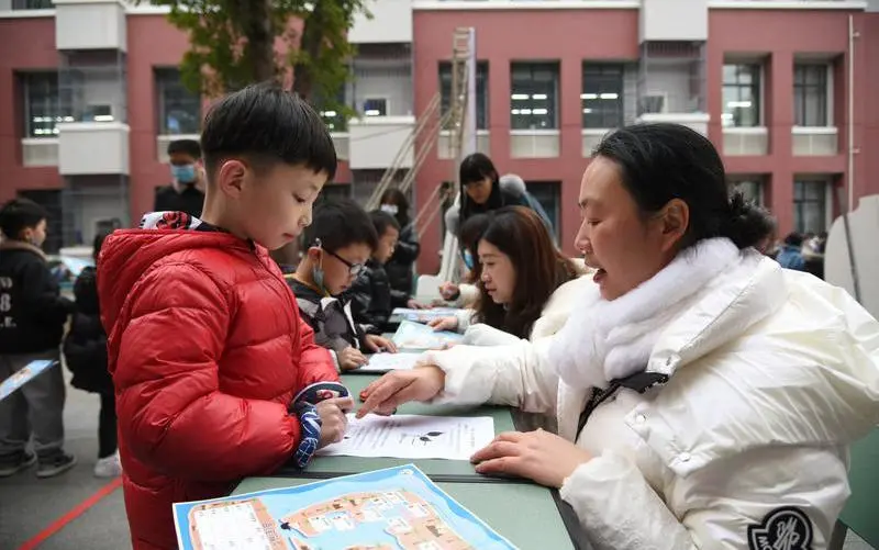 棠湖小学（南区）期末一二年级学科素养大闯关