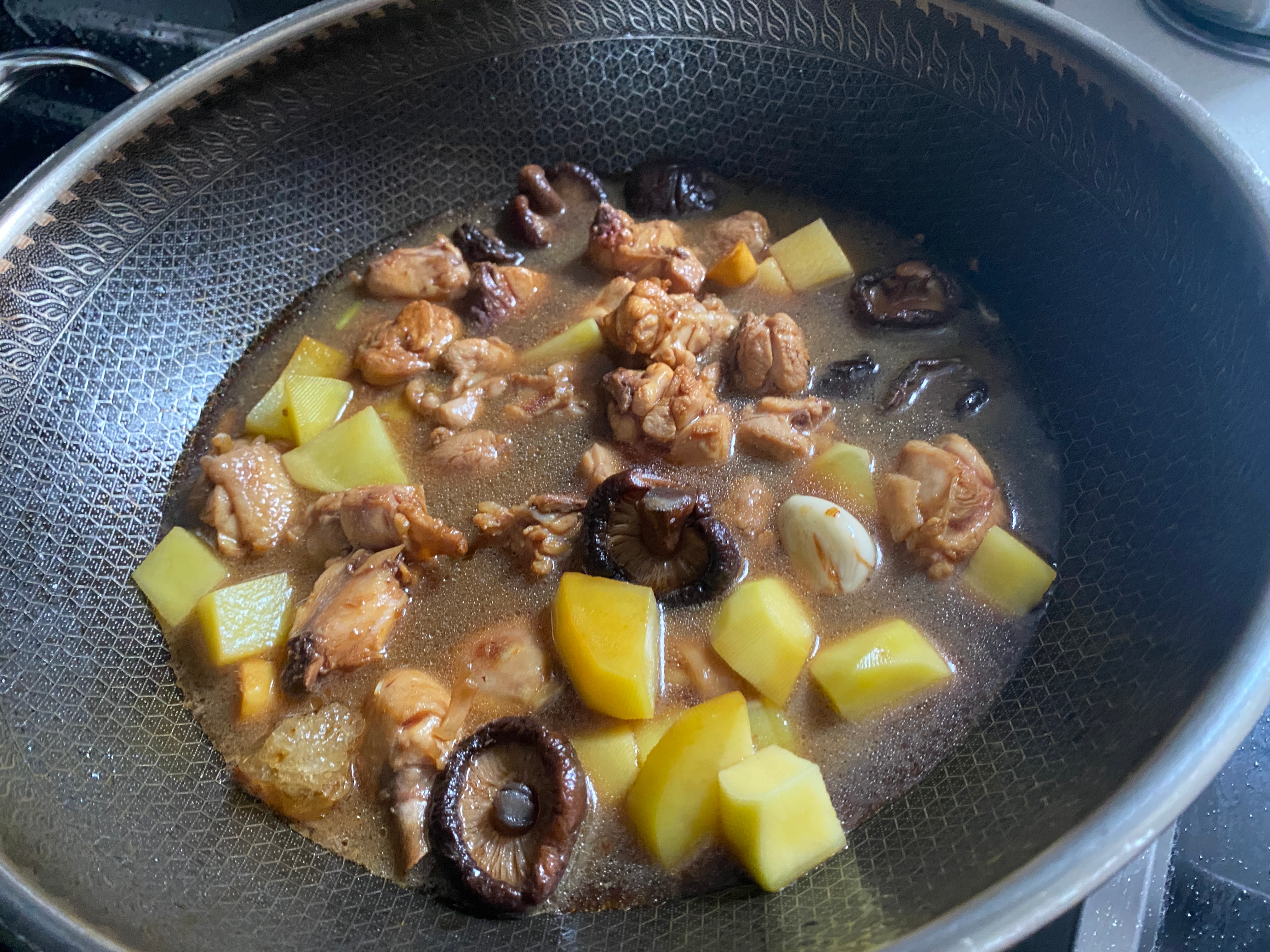 黄焖鸡到底加了什么料才那么香？除了盐和味精，最关键的是这味料