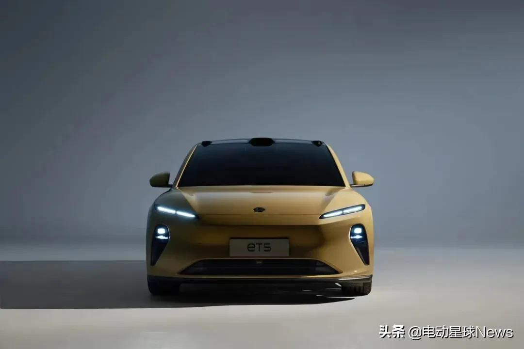 NIO Day 2021：ET5 BaaS后25.8万起售，订单挤爆APP，5真的大于3