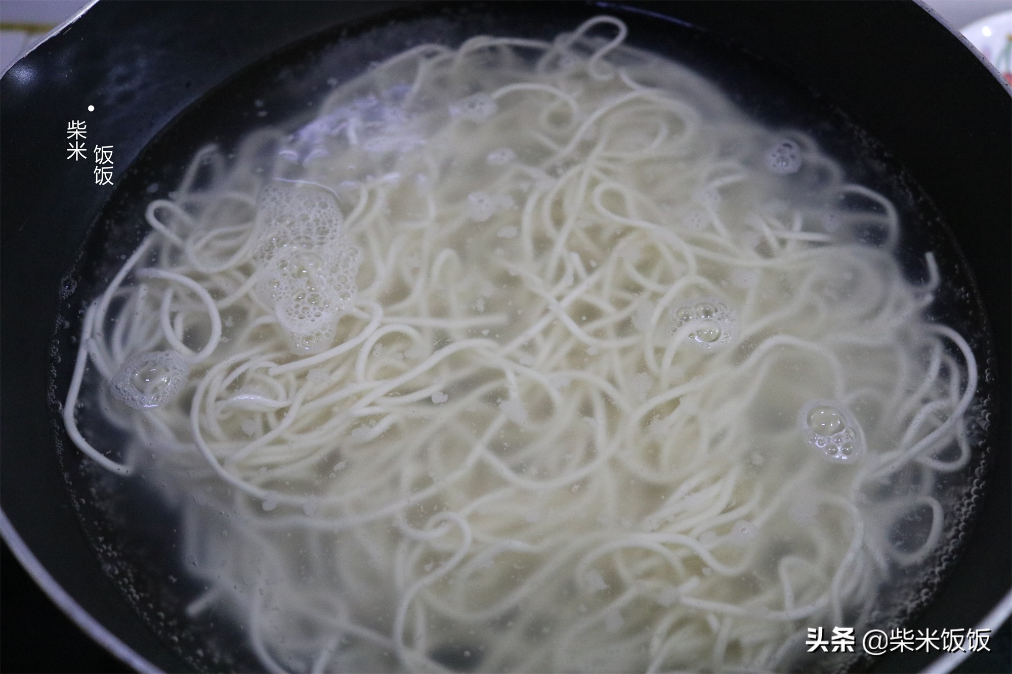 面条筋道，肉丝软嫩，这碗青椒肉丝面太香了，我家常做