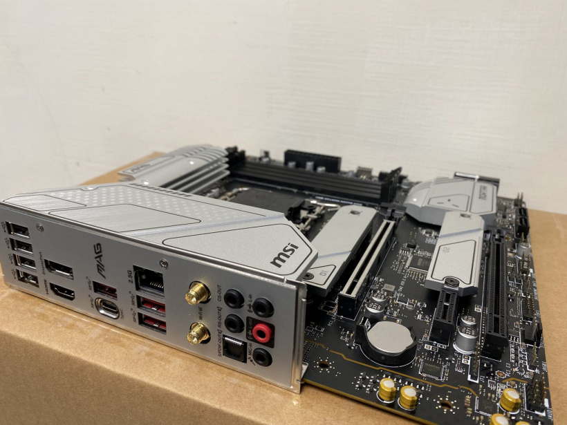微星四款 B660 主板官图曝光，下月 CES 2022 发布