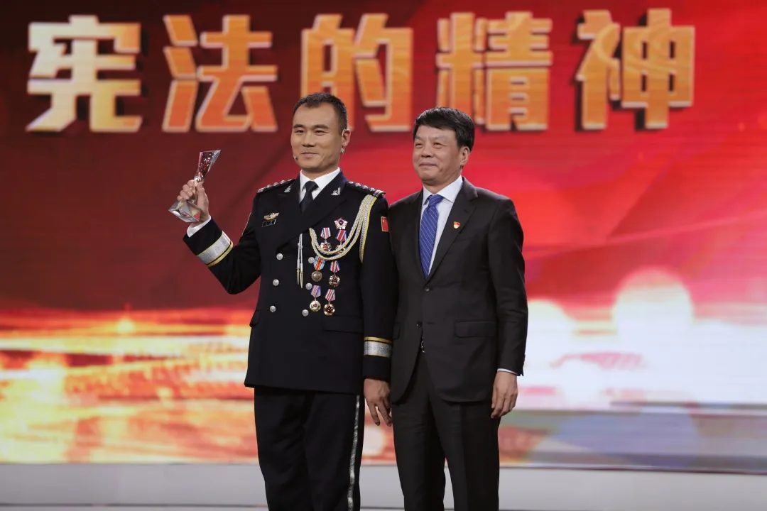 第二届“山东省十大法治人物”颁奖典礼在济南举办