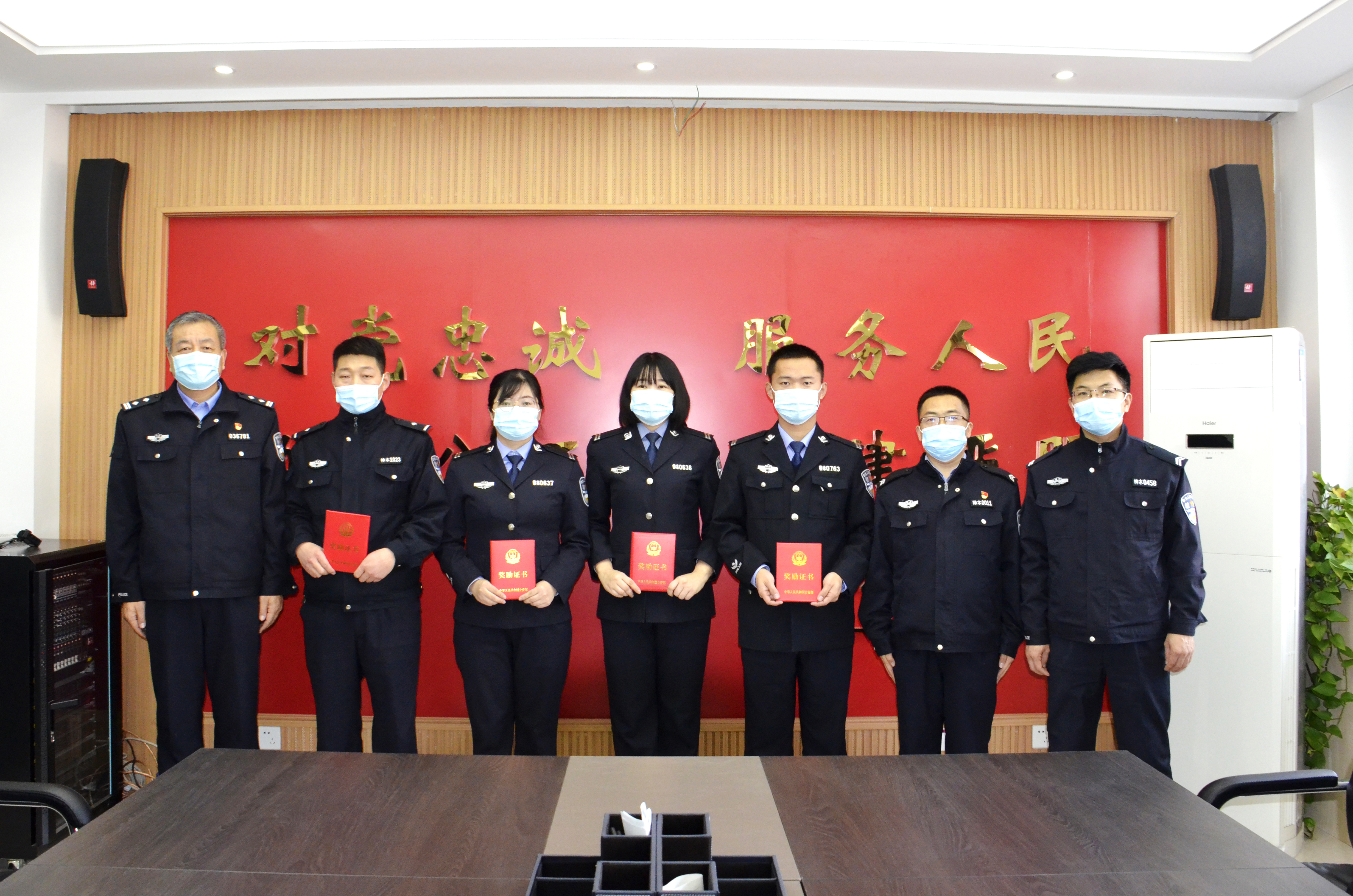 神木公安：致敬 警察节 | 送奖上门鼓舞士气 榜样力量激励前行