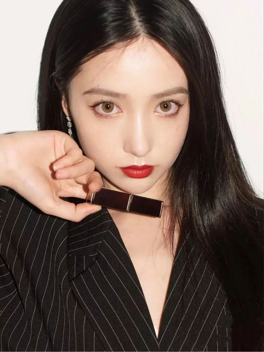 為什么現(xiàn)在很多女生不化妝只涂口紅？