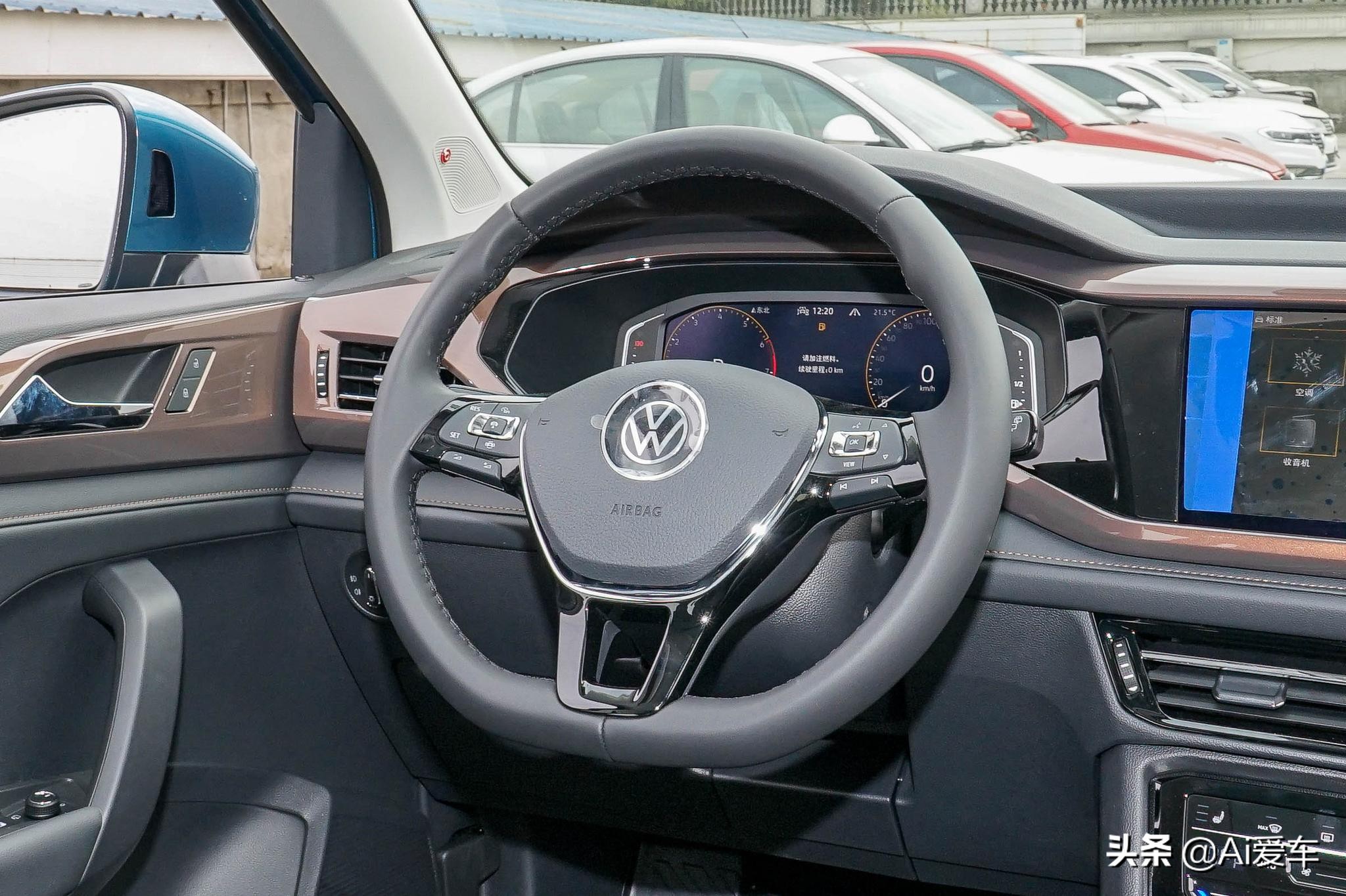 2.0T带四驱油耗7L，大空间德系热销家用SUV，车价便宜，大众途岳
