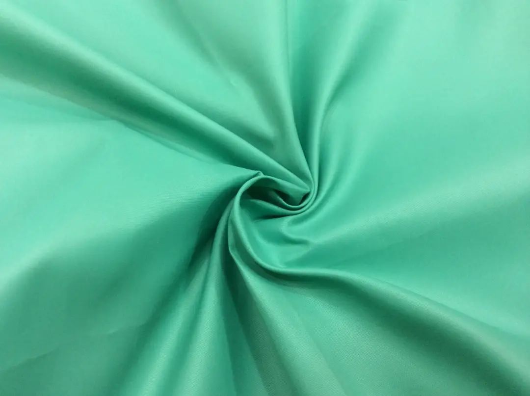 100%聚酯纤维的衣服怎么洗（聚酯纤维的衣服怎么洗）