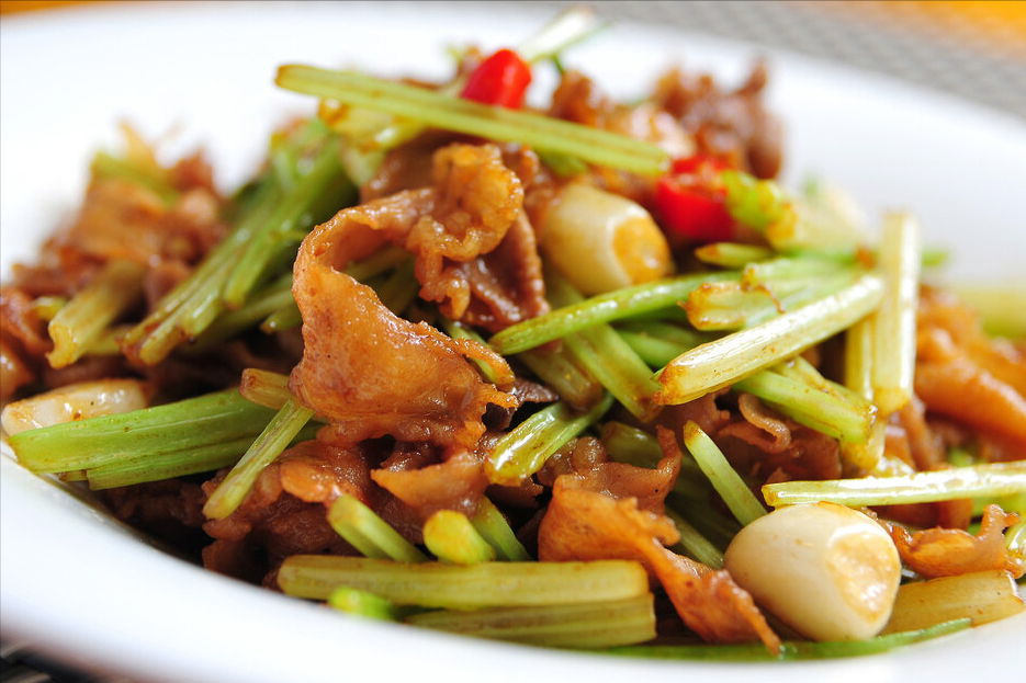 家常小炒牛肉，做好关键2步，出锅鲜嫩多汁不塞牙，老人也能嚼动