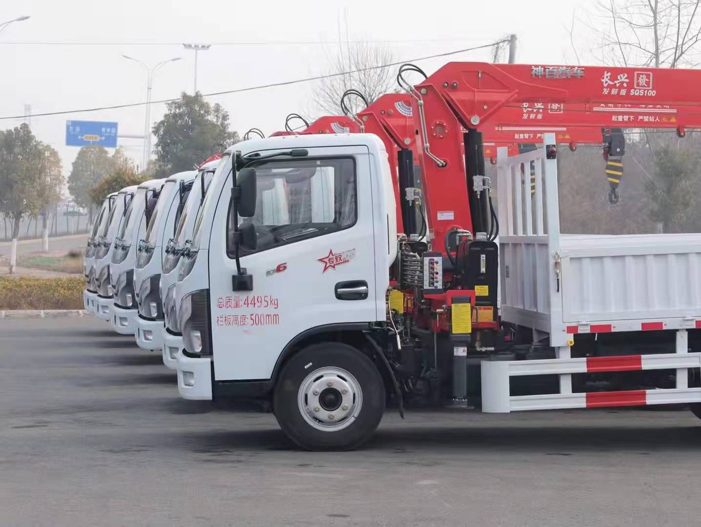 東風多利卡藍牌隨車吊批量交付儀式