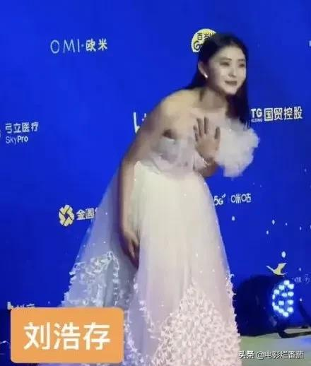 金鸡红毯：张子枫为00后站台，韩雪为80后撑场，刘敏涛为70后争光