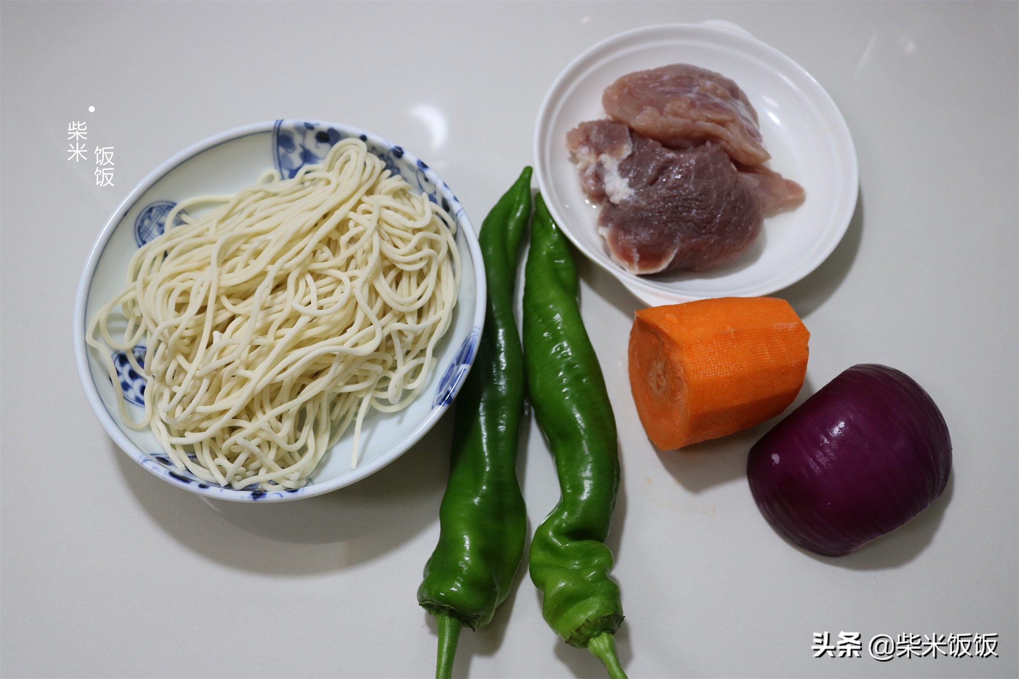 面条筋道，肉丝软嫩，这碗青椒肉丝面太香了，我家常做