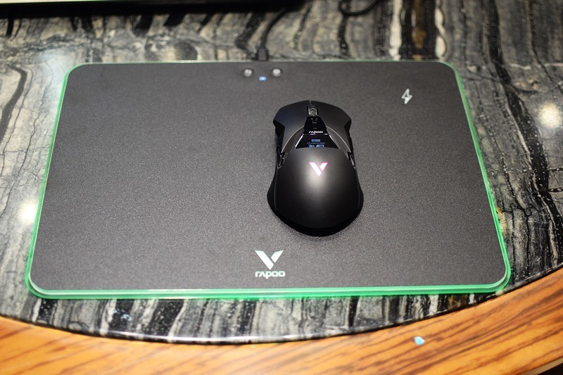 再也不怕没电了 雷柏V10RGB幻彩背光无线充电游戏鼠标硬垫