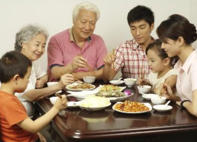 一个家庭过得怎么样，可从餐桌上看出来，喜怒哀乐都藏在细节里