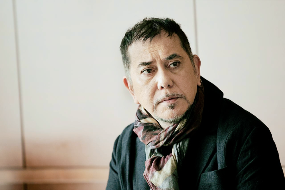 如今黄秋生已经年逾六十,就算只是吃老本,也能得到个艺术家的称号.