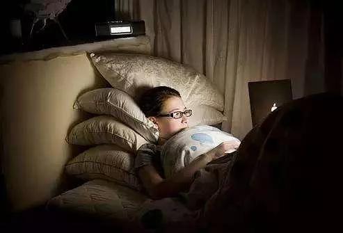 俗语说：“爱睡三觉，命比纸薄”，“三觉”指的是哪三觉？