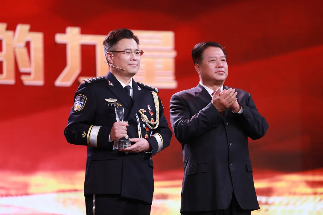 第二届“山东省十大法治人物”颁奖典礼在济南举办