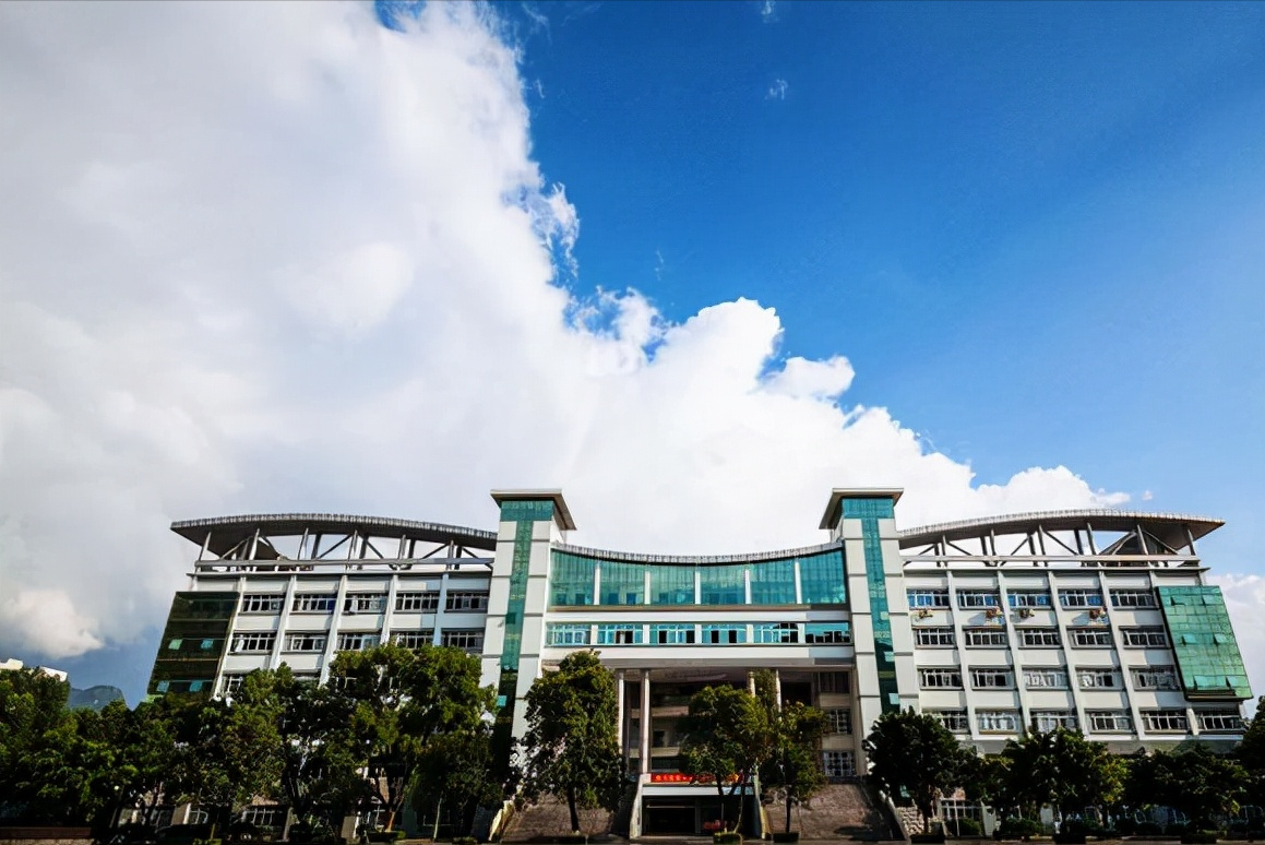 華南地區(qū)高校最新排名出爐，中山大學(xué)實力登頂，深圳大學(xué)闖進前五