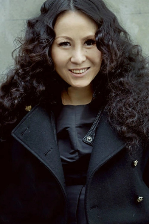 罗琦:18岁被刺瞎左眼,2段婚姻都嫁外国人,爱的力量助她重生