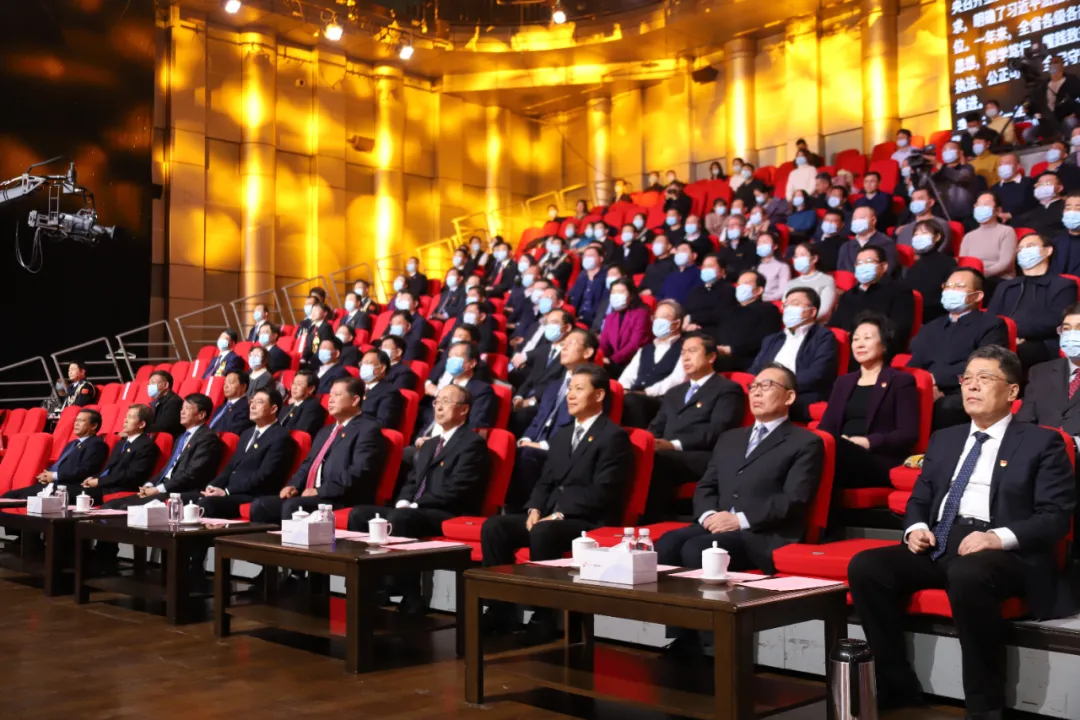 第二届“山东省十大法治人物”颁奖典礼在济南举办