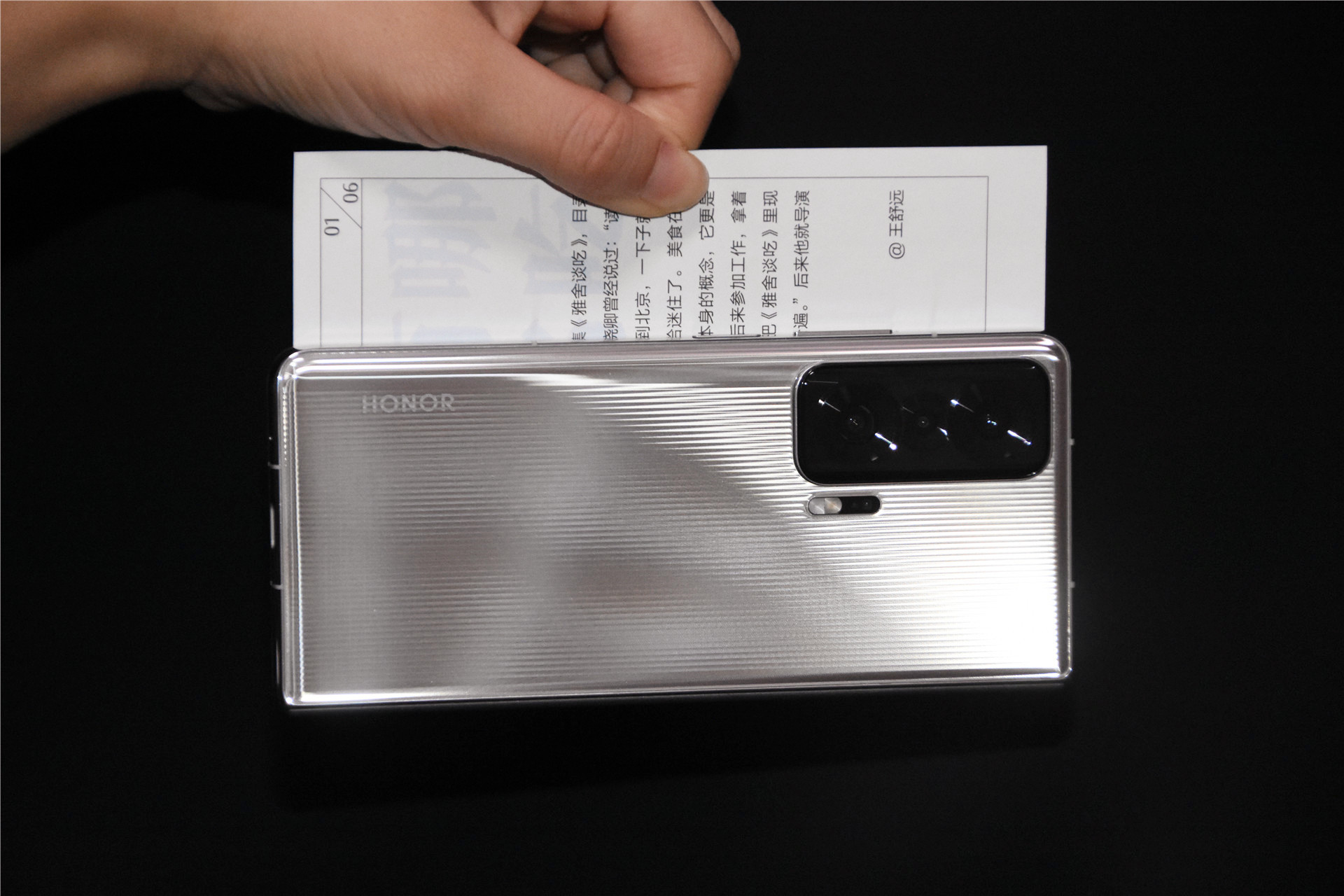 荣耀首款折叠屏Magic V评测：新骁龙8加特，三组镜头影像能力巅峰