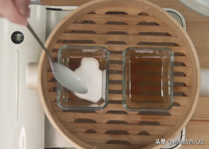 孩子爱吃的椰汁马蹄糕，甜香软嫩，营养又解馋，吃了一次还想吃