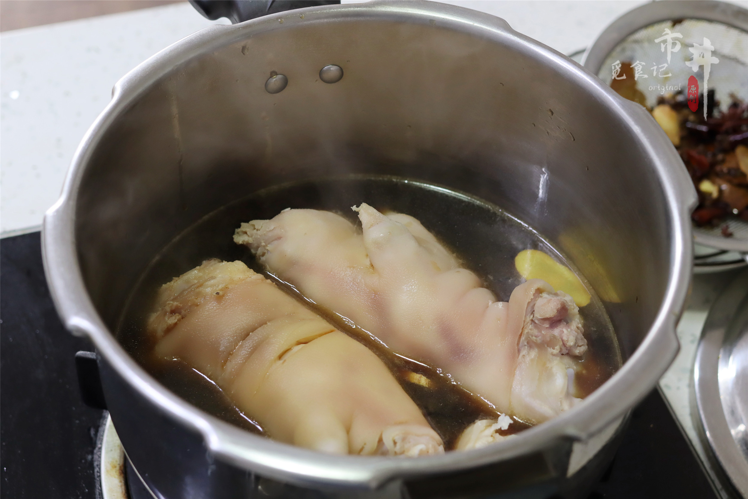 在家卤猪蹄，记住加“3样”再卤，25分钟猪蹄酥烂，味道香无杂味
