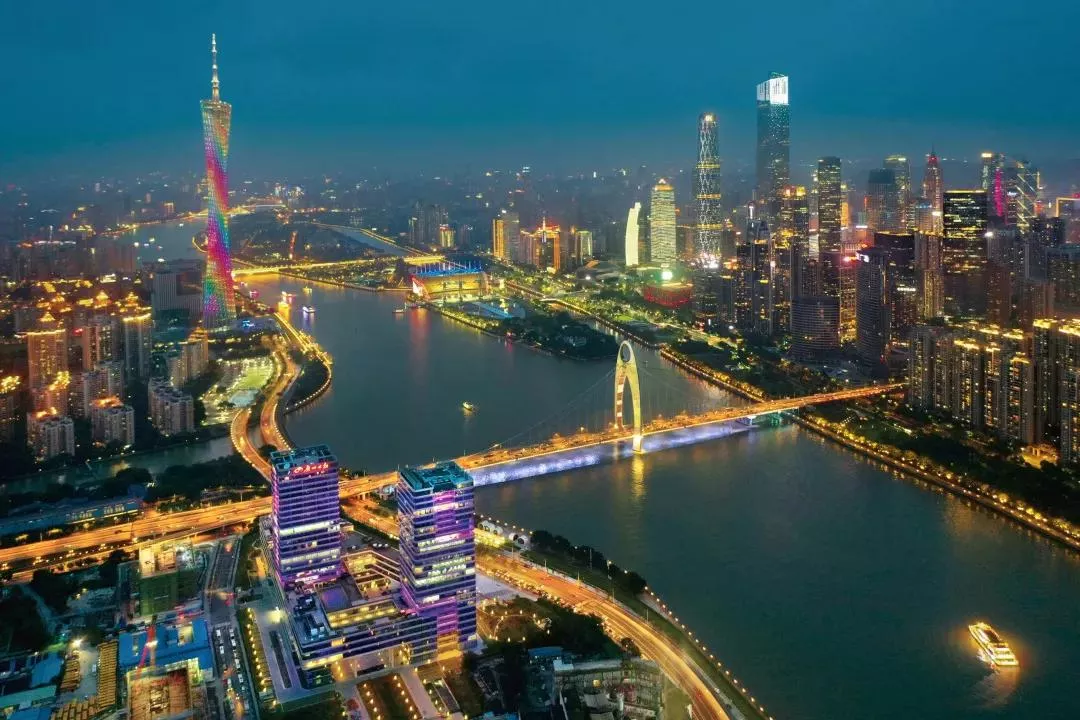 拟人驾控，挑战璀璨不夜城！智己汽车IM AD夜间实测