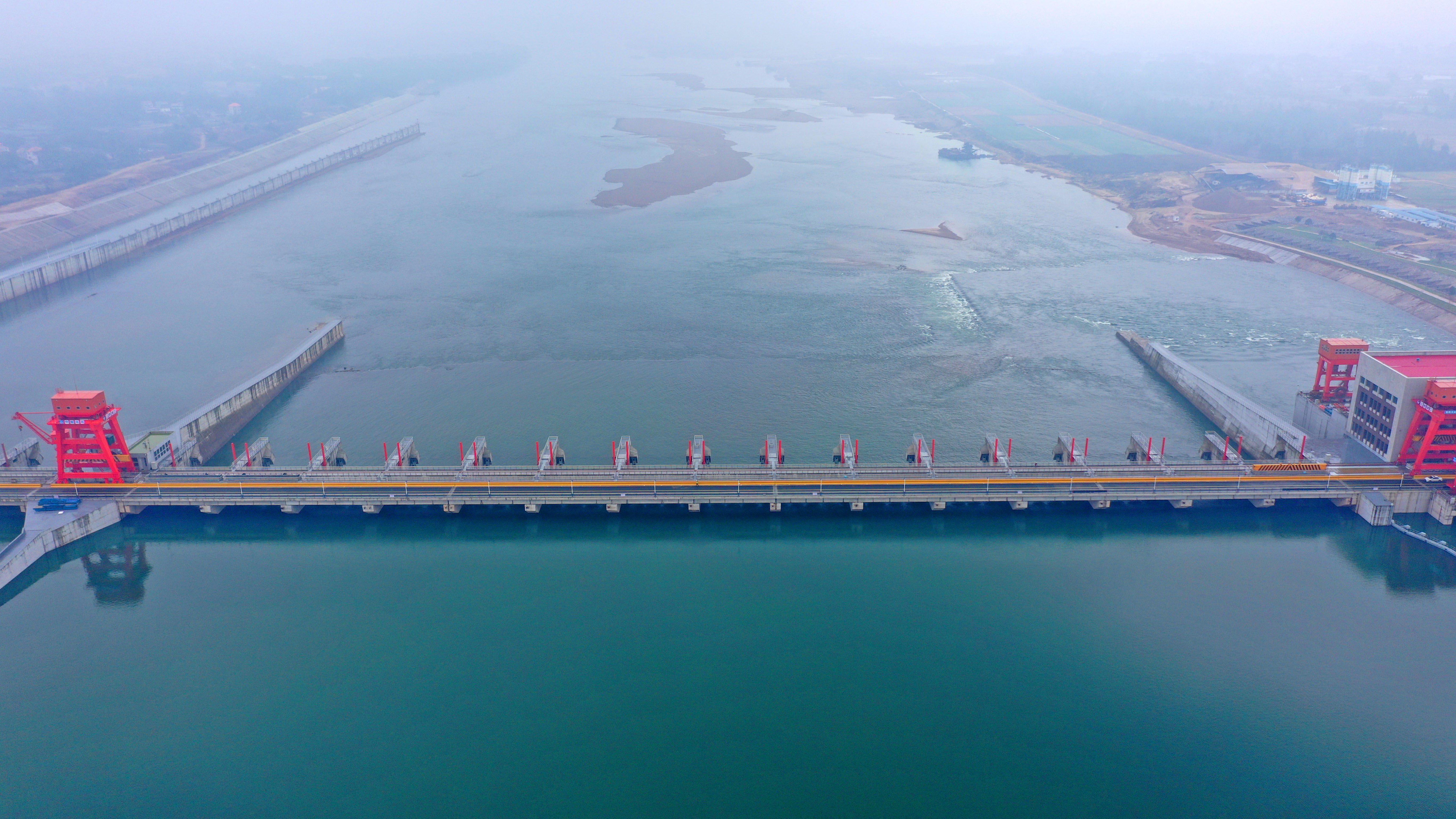 江西赣江井冈山航电枢纽工程全面投产运营