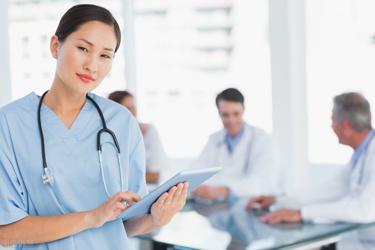 近视眼手术很“火”，为啥戴眼镜的医生自己很少做，本文揭晓答案