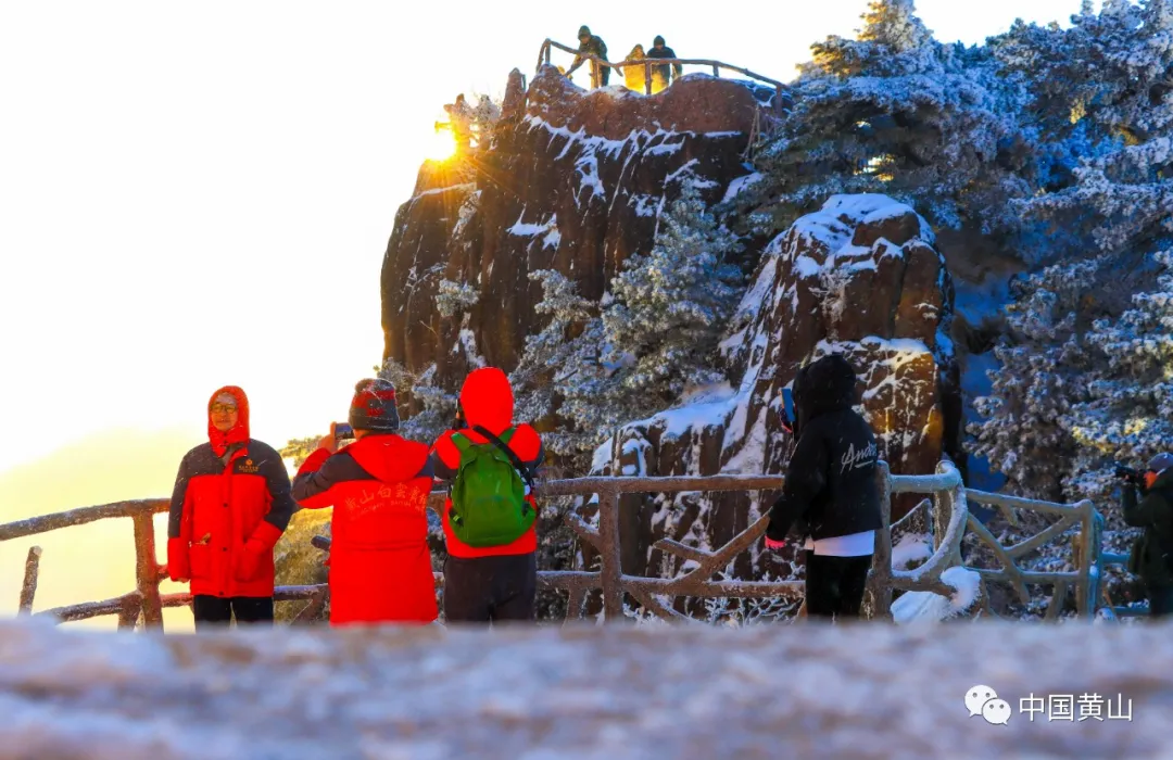 黄山雪后初霁,日出云海齐现美如仙境