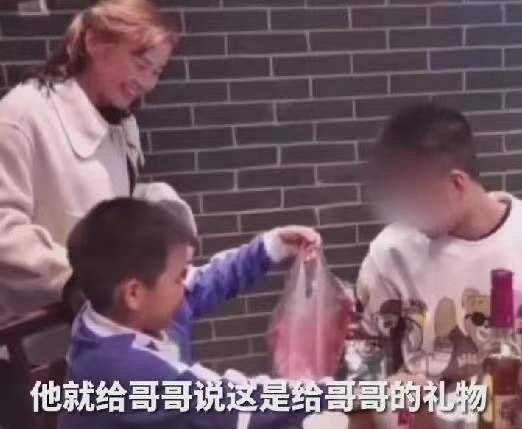 孙卓的弟弟孙辉：我把辣条和棒棒糖都给他，想跟哥哥睡一个房间