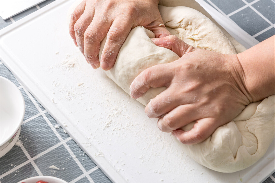 发面要想快速，别只会放酵母，面点师傅分享2个窍门，10分钟发好