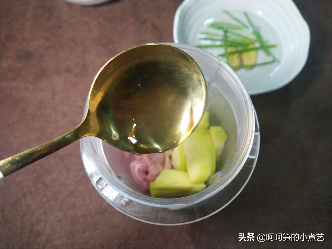 想吃牛肉丸不用买，教你在家自制牛肉丸，健康无添加，好吃又营养