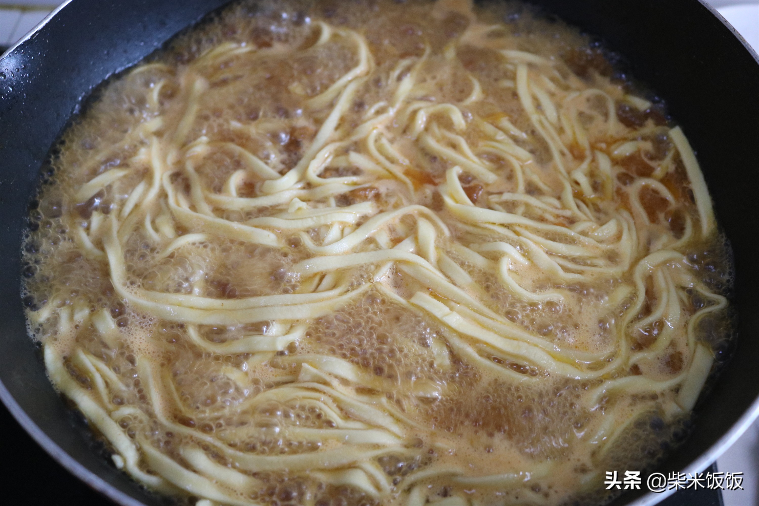 在家制作手擀面，分享我的小技巧，面条柔软筋道，好吃不糊汤