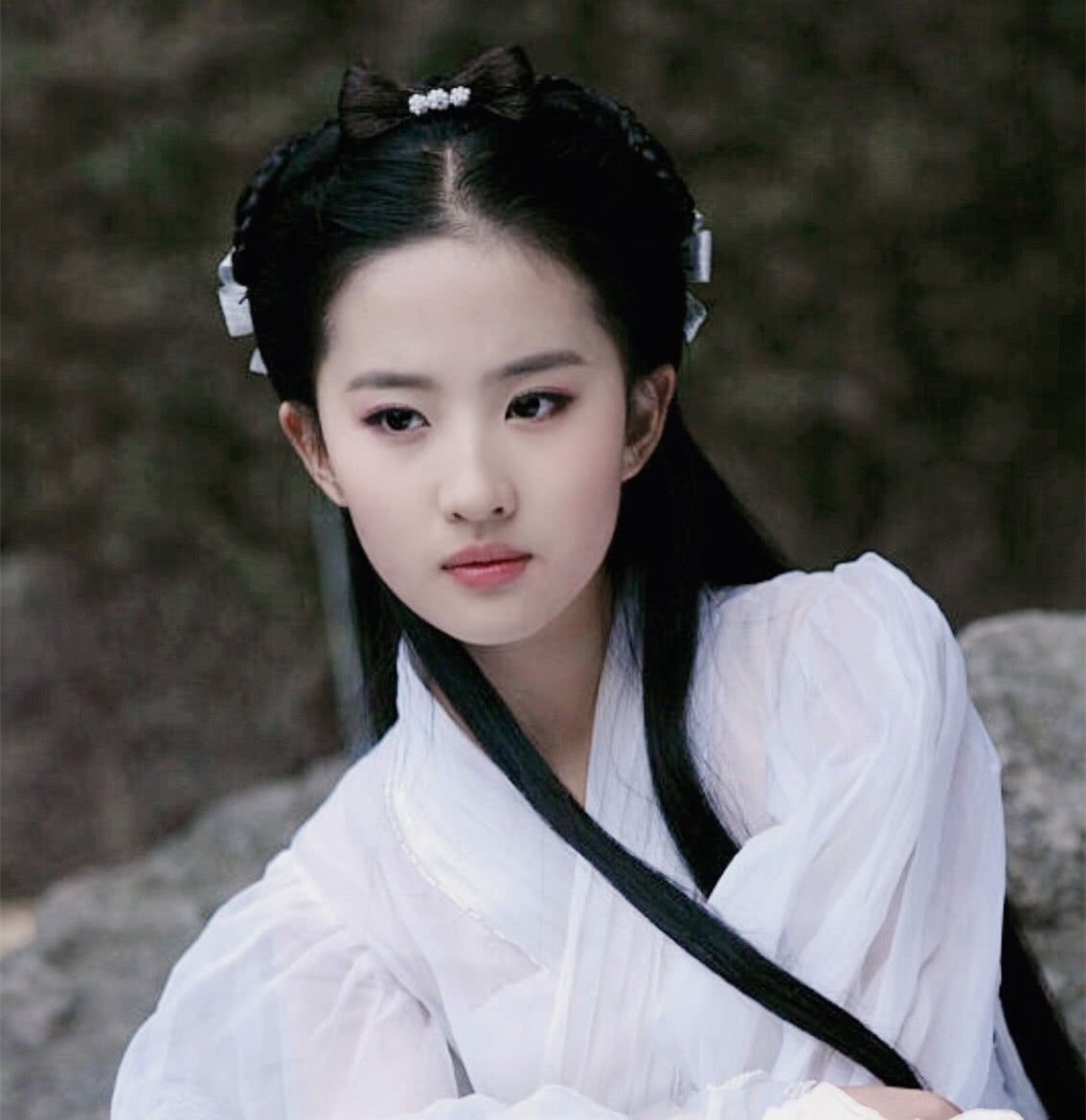 刘亦菲:从"仙女"沦为"低俗女",她的胸,碍了谁的眼?_乳房网