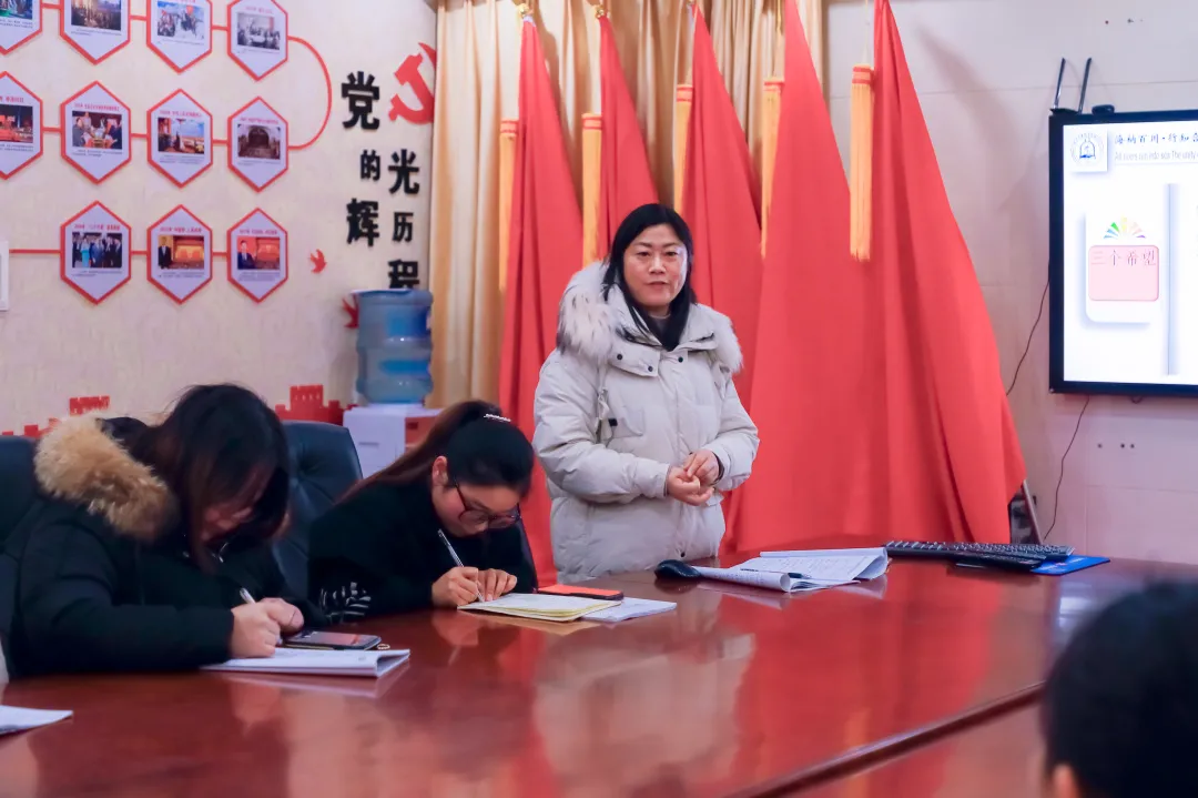 四川天府新区籍田小学开展期末复习研讨活动