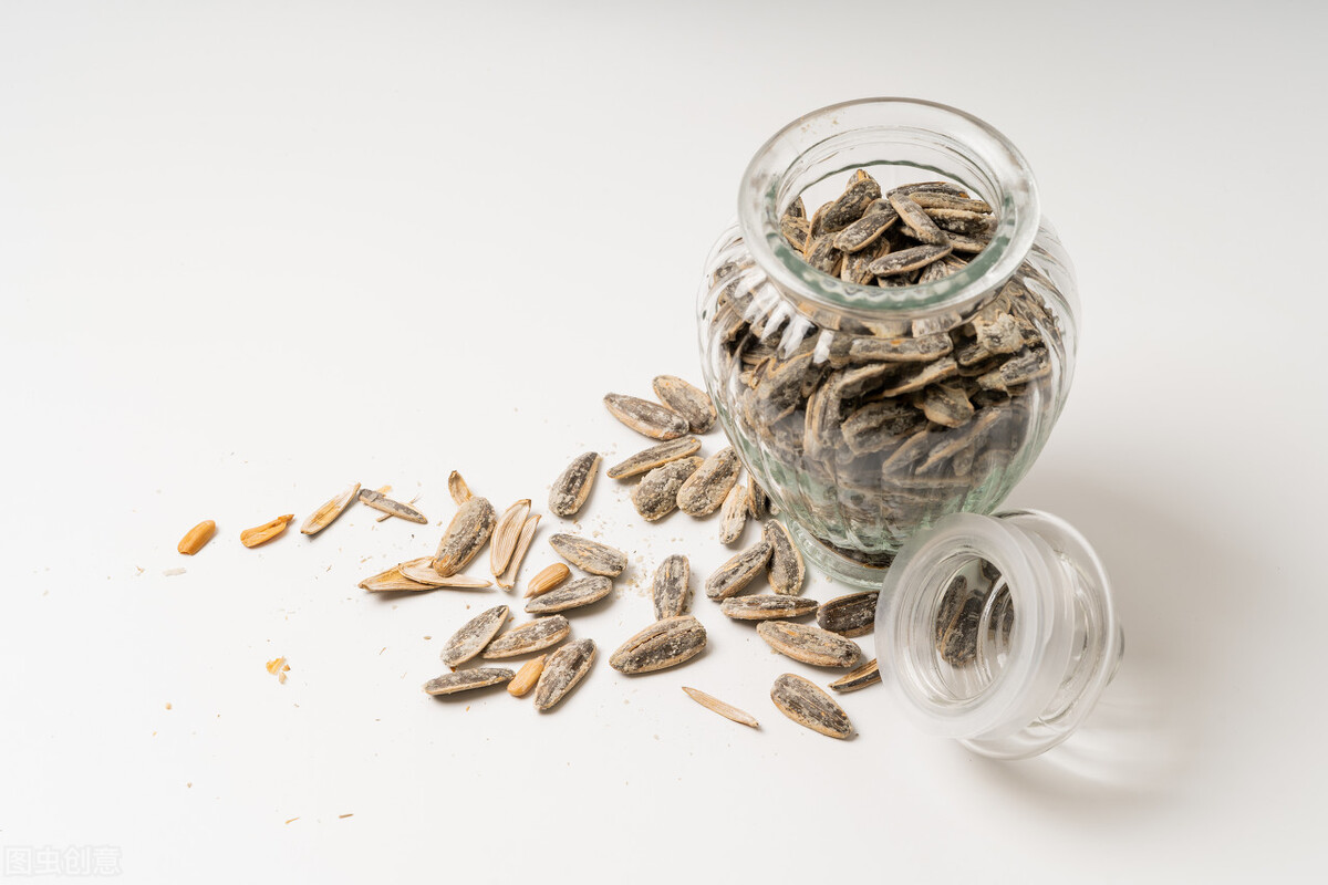 吃一把瓜子等于喝一勺油？教你正确吃瓜子的方法，吃出营养和健康