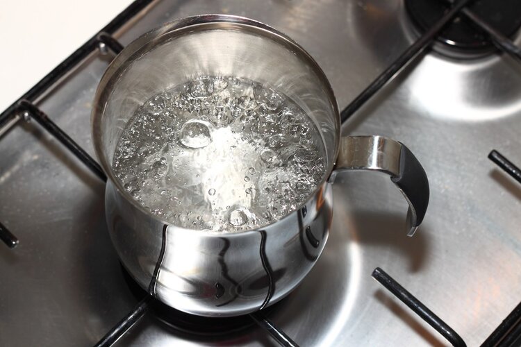 用错水杯等于喝毒，玻璃杯、保温杯、塑料杯...哪种水杯最健康